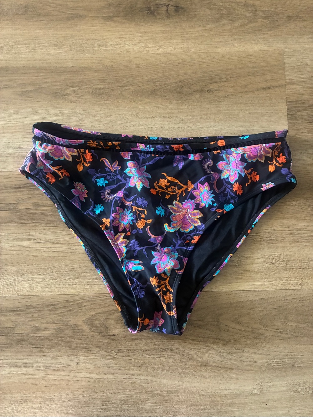 Women’s Reversible Floral Bikini Bottom Size Medium NWOT Black Multicolor Swim